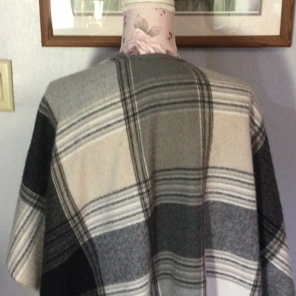 Nine West Plaid Poncho - Picture 6 of 9